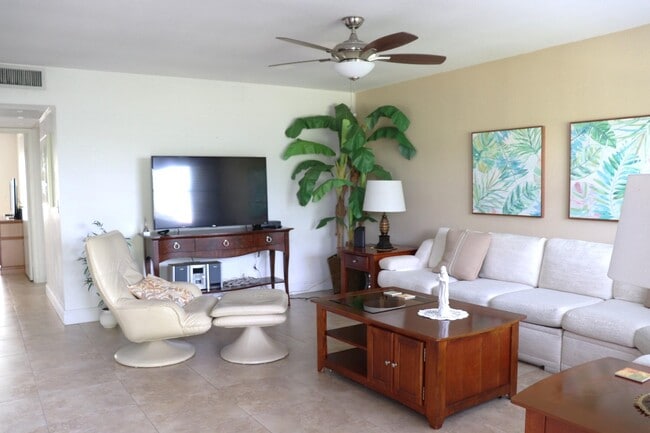 Primary Photo - 1 Valencia A