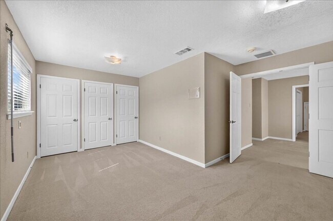 Building Photo - 5305 Greenbriar Dr