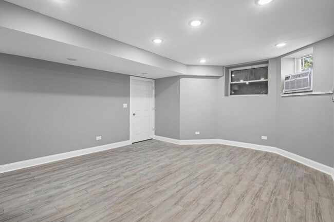 Building Photo - 1841 S Kedzie Ave