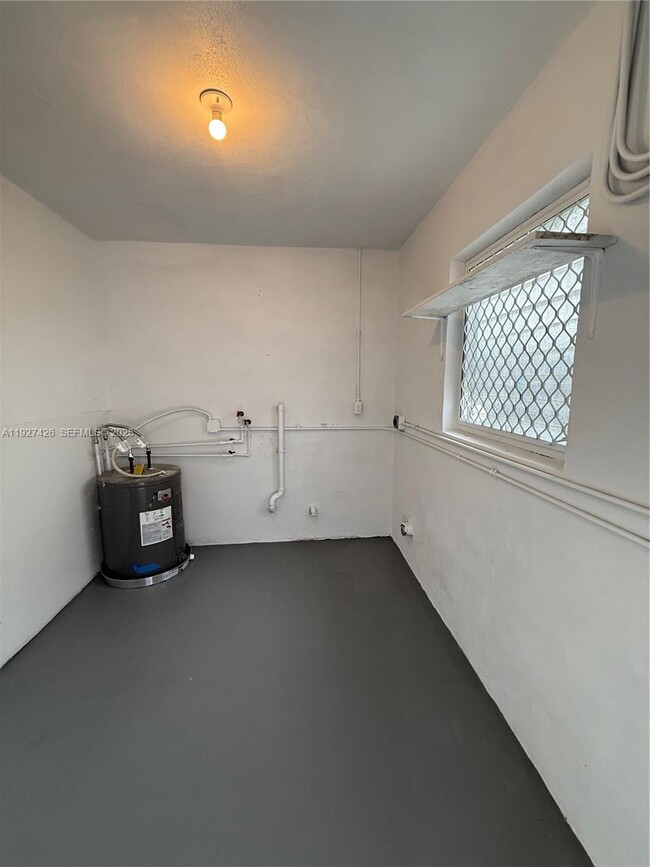 Building Photo - 1149 W 26th St