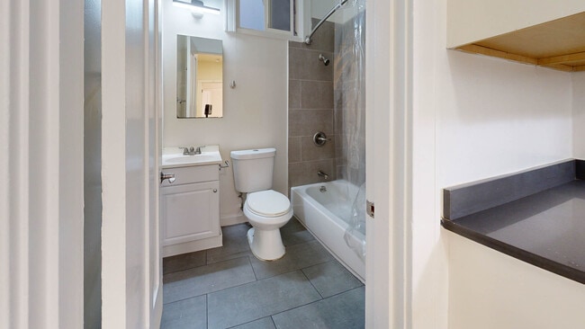 Building Photo - 420 Ellis St