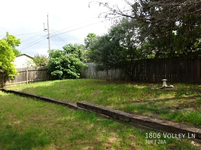 Building Photo - 1806 Volley Ln