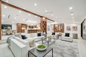 Building Photo - 16105 Clear Oak Dr