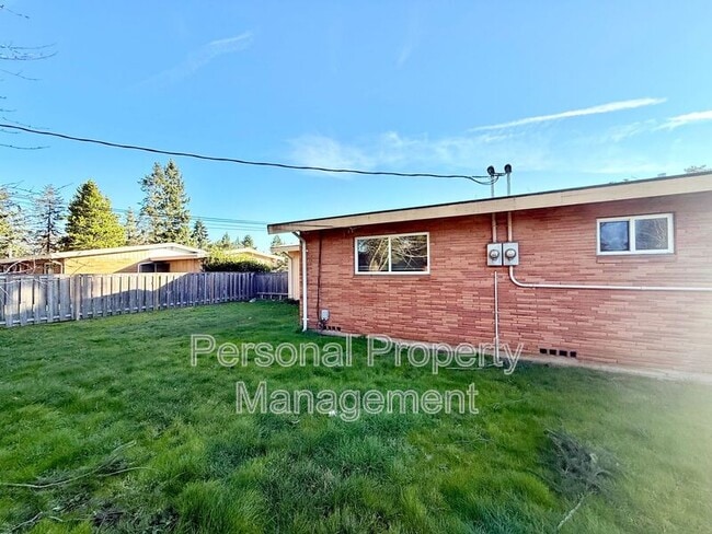 Building Photo - 702 Garrison Terrace