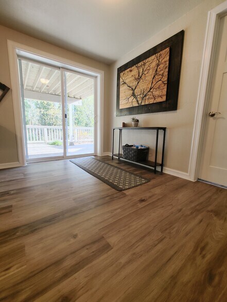 entry - 1226 Bayview Ave