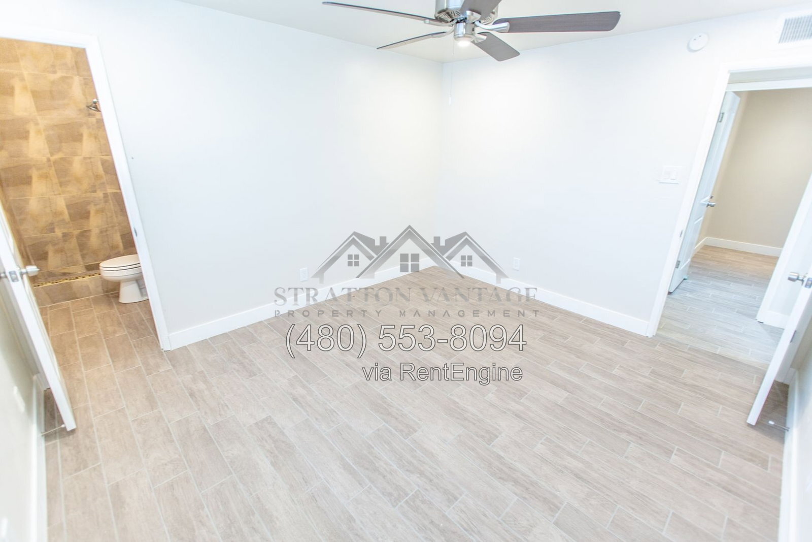 Building Photo - 2533 E Blanche Dr