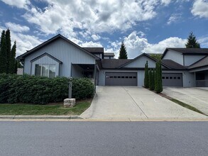 Building Photo - Weaverville - Well Kept Townhome with Flex Space