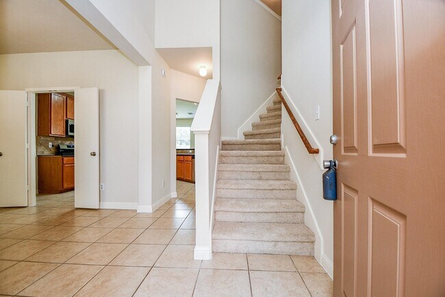 Building Photo - 2707 Silk Tree Ln