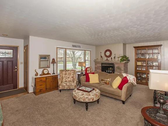 Building Photo - 1020 Meadowbrook Dr