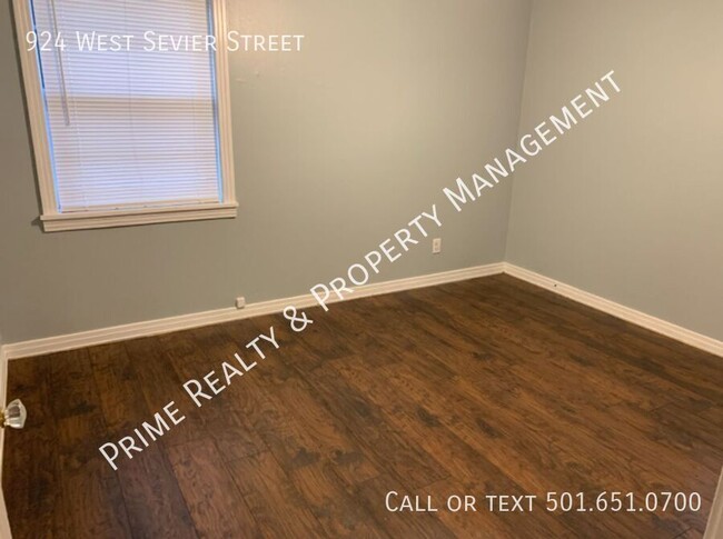 Building Photo - 924 W Sevier St