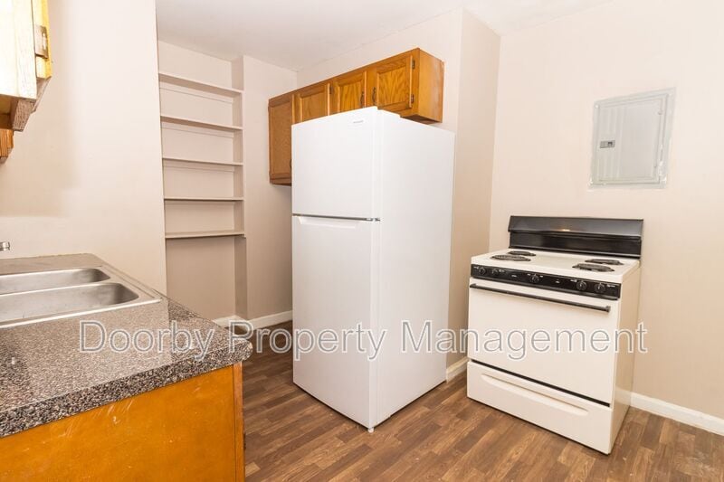 Building Photo - 3302 Pinewood Ave