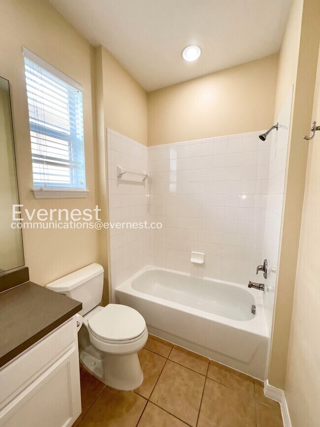 Building Photo - Limited Time Special Offer / 3 Bed, 2 Bath Home with Garage / Pet-Friendly / Vouchers Accepted / ...