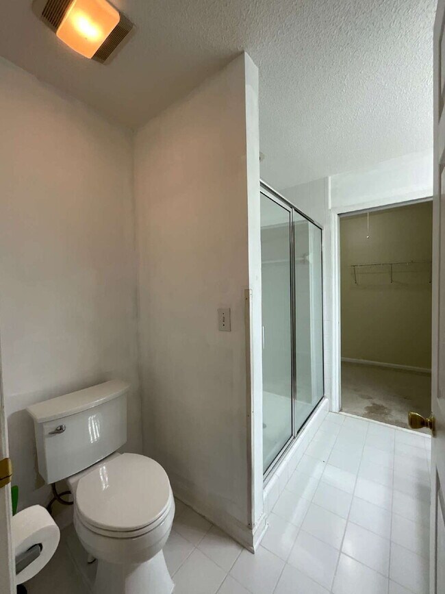 Building Photo - ALL Utilities Included