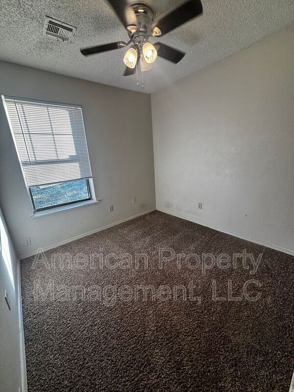 Building Photo - 1808 W 58th St