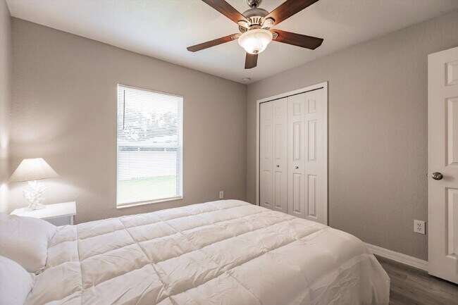 Building Photo - "Charming 3-Bedroom Home with 2 Full Baths and Spacious 2537 Sq Ft in North Port, FL!"