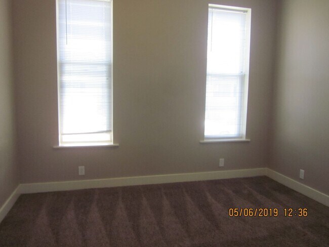 Building Photo - 203 W Dewald St