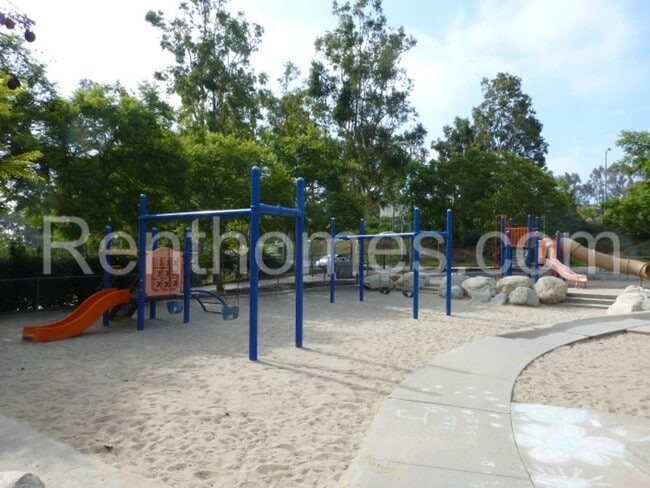 Building Photo - Scripps Ranch, 11073 Caminito Encanto, AC,...