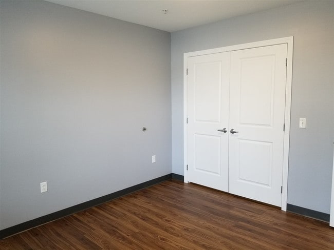 Building Photo - 52 E Ridge Dr