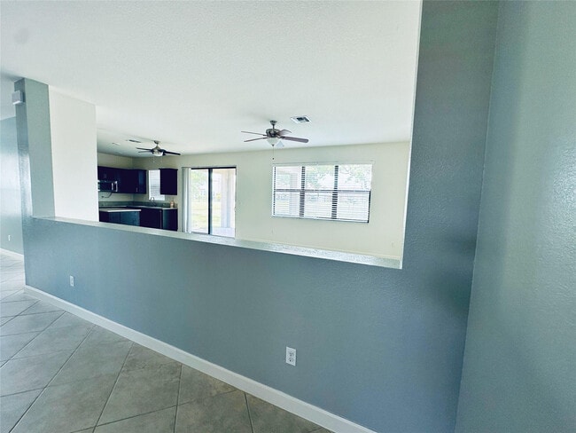 Building Photo - 8836 Sandy Crk Wy