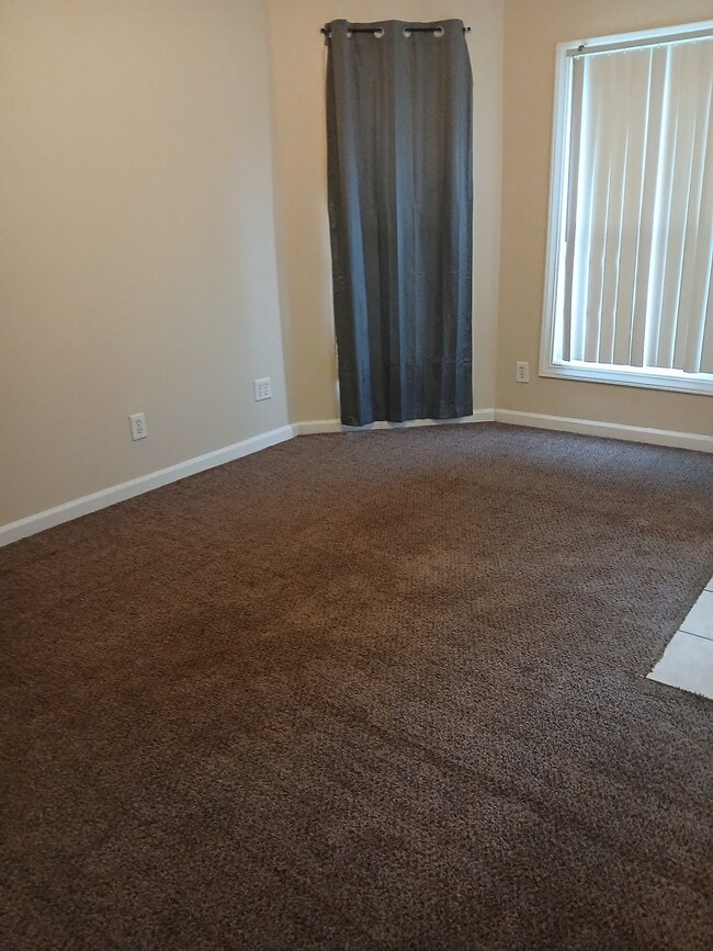 Building Photo - 705 S Poplar St