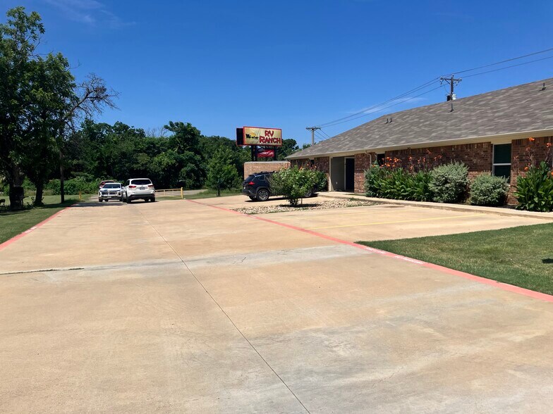 Building Photo - 305 Stoner Way