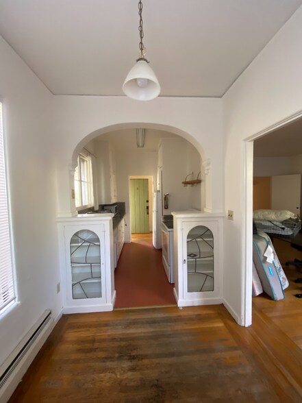 Primary Photo - 1700 Le Roy Ave