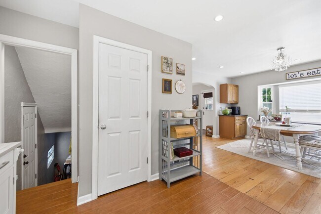 Building Photo - 4158 St Lawrence Ave