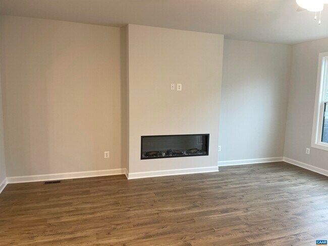 Building Photo - 5178 Golf Dr