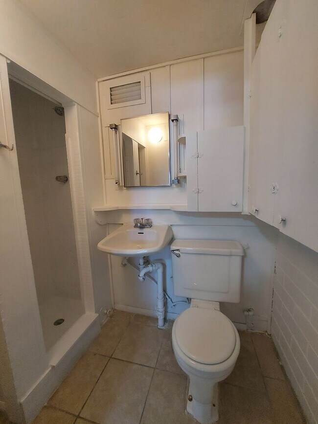 Building Photo - 206 N 1st St