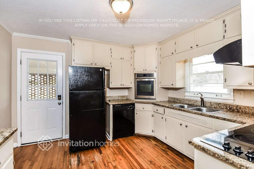 Building Photo - 2279 Eastwood Dr SW