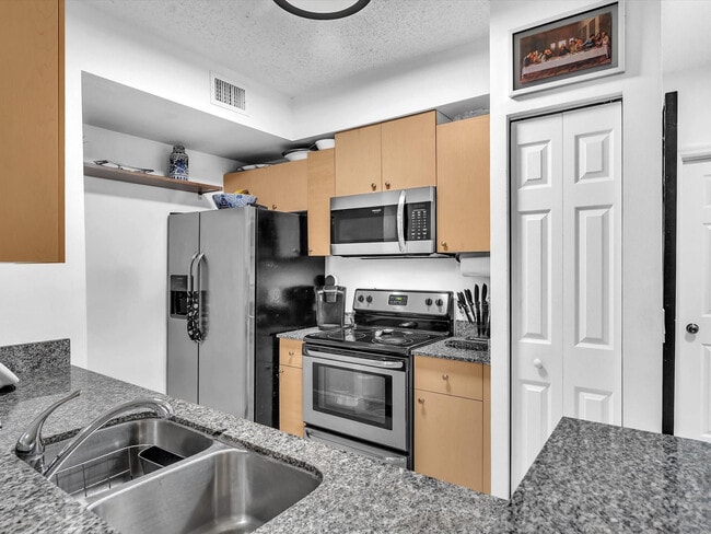 Building Photo - 2478 Centergate Dr