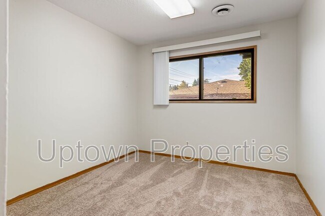 Building Photo - 1192 SE 21st Ave