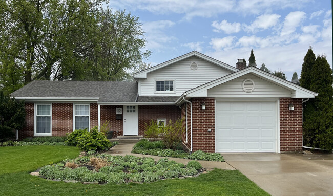 Primary Photo - 2020 N Kennicott Dr