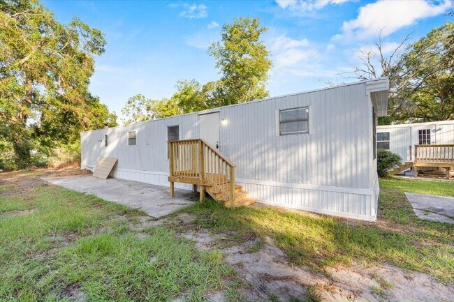 Building Photo - 10166 103rd St