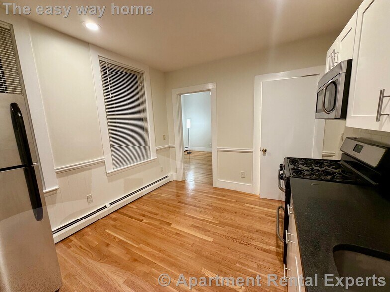 Building Photo - 45 Florence St