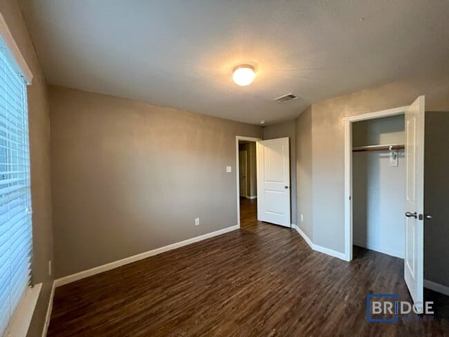 Building Photo - 13560 Lake Breeze Ln