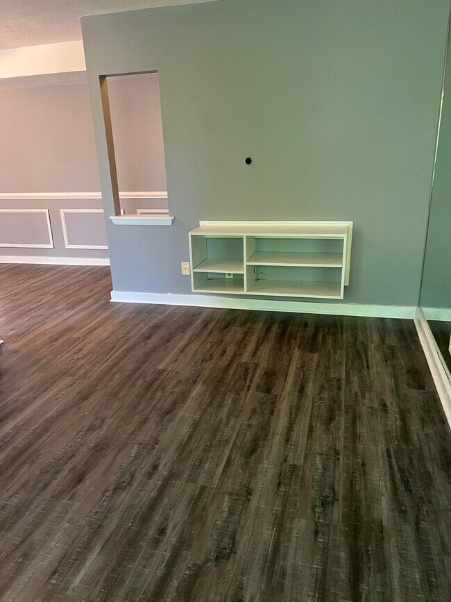 Building Photo - 421 Redding Rd