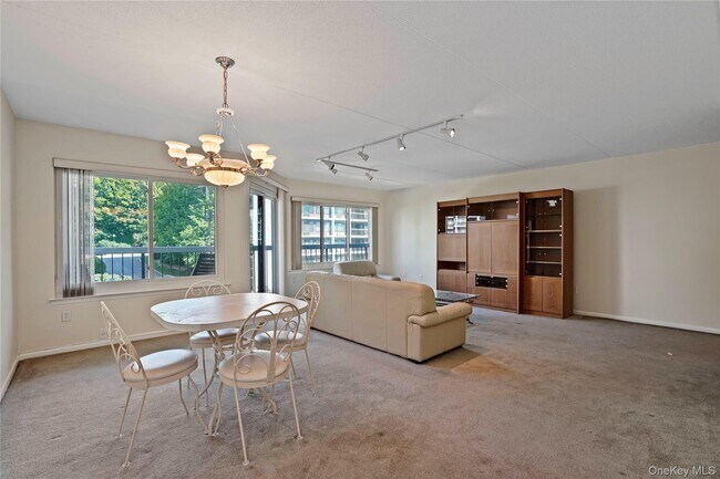 Building Photo - 200 High Point Dr