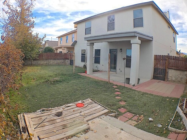 Building Photo - Northeast/Mesquite Hills 3Bed/2.5bath Refr...