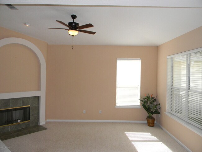 Building Photo - 10599 Roundwood Glen Ct