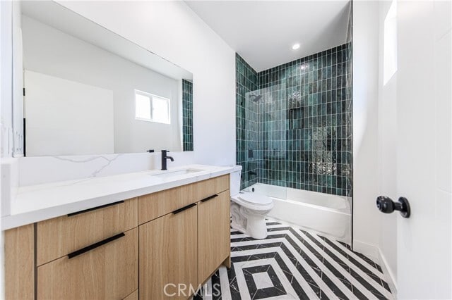 Building Photo - 2847 S Victoria Ave