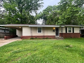 Building Photo - 3084 Oak Forest Dr