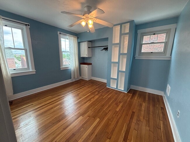 Building Photo - 3 Bedroom Home - Brookline!