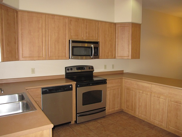 Spacious Kitchen w/ Stainless Steel Appliances - Rio Antigua Apartment Homes