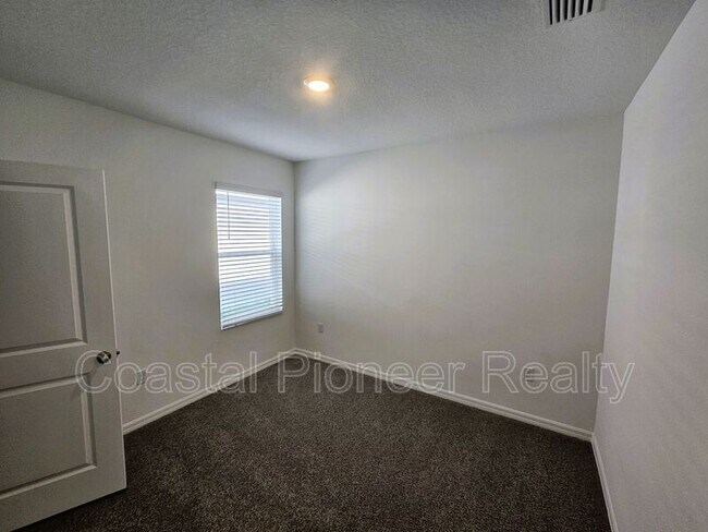 Building Photo - 32520 Weathered Oak Dr