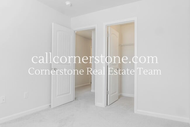 Building Photo - 1092 Petra Hts