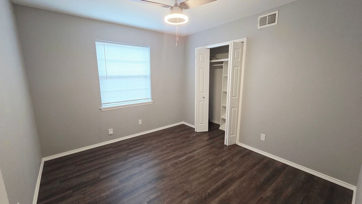 Building Photo - 305 Dublin Dr