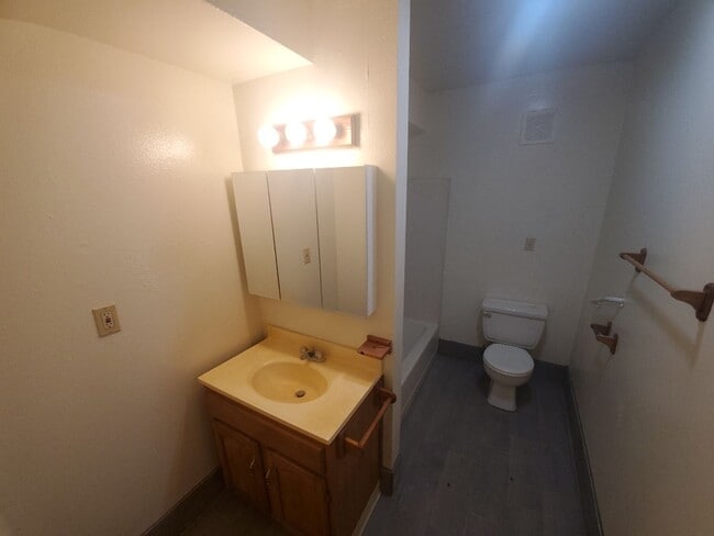 Building Photo - 323-329 P St