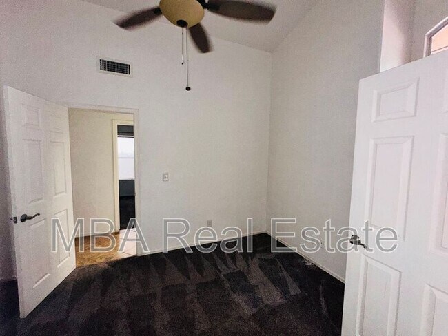Building Photo - 4463 E South Fork Dr