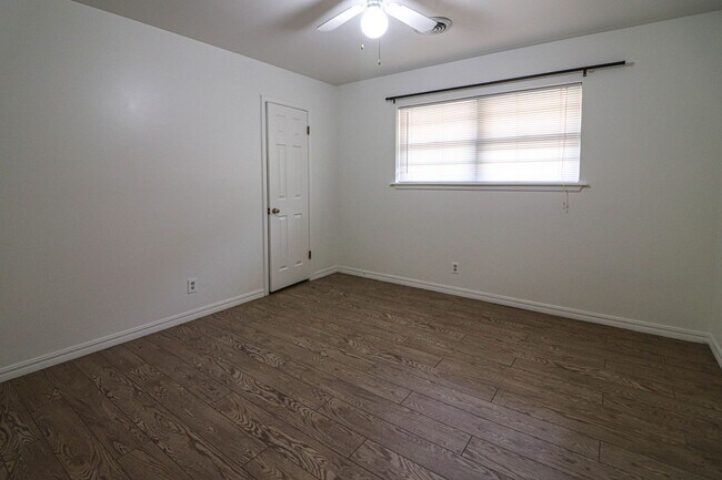 Building Photo - Located in South Tulsa - 3 Bedroom Home!!